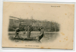 30 REMOULINS Carte RARE Pecheurs Au Filet Barque Les Bords Du Gard  1900  Dos Non Divisé    D10 2019  - Remoulins