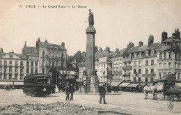 Lille * La Grand Place * La Déesse * Tram Tramway - Lille