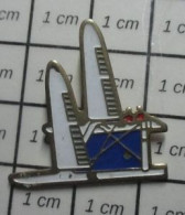 414B Pin's Pins / Beau Et Rare : Thème SPORTS / VOILIER VOILE CATAMARAN A VOILOE DOUBLE - Sailing, Yachting