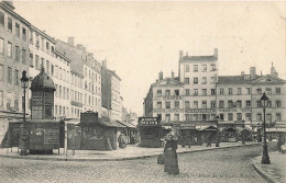 Lyon 4ème * 1904 * Place De La Croix Rousse * Pissotières * Baraquements Marché Marchands * Commerces Magasins - Lyon 4