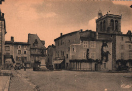 Courpière - La Place De L'hôtel De Ville - épicerie Casino - Courpiere