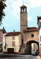 Lezoux - Rue Et Le Beffroi - Automobile Ancienne Citroën 2CV - Lezoux