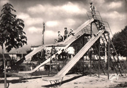 Lezoux - Jeux D'enfants Au Jardin Public - Toboggan - Lezoux