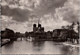 8-12-2023 (1 W 36) France (b/w) Stamped But NOT Posted (1950's) Paris Notre Dame Cathédrale - Kirchen U. Kathedralen