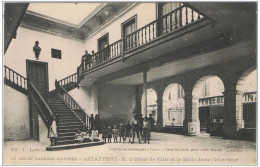 Cpa..47..ASTAFFORT...LOT ET GARONNE..L'HOTEL DE VILLE ET LA HALLE DE L'INTERIEUR.. ANIMEE.... - Astaffort