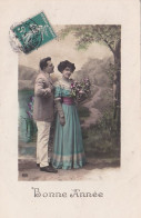 Bonne Année--1911--Couple Homme-femme , Fleurs ,  Jolie Robe  ...(animée) ..............à Saisir - Nouvel An