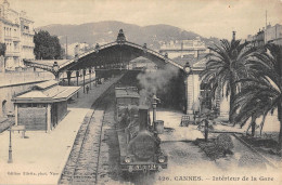 CPA 06 CANNES / INTERIEUR DE LA GARE / TRAIN - Cannes