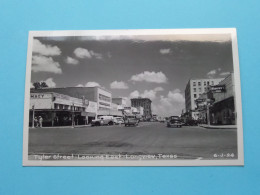 LONGVIEW TEXAS > TYLER Street - Looking East > U.S.A. ( See SCANS ) Photo Post Card ( 6-J-24 ) +/- 1950 ! - America