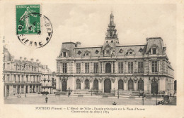 Poitiers * Place De L'hôtel De Ville * Façade Principale Sur La Place D'armes - Poitiers