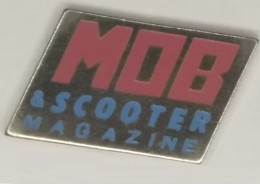 U116 Pin's Moto Vespa Média Presse Journal Magazine MOB Scooter Achat Immédiat - Motorfietsen