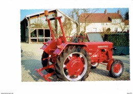 21 - Côte D'Or - VARANGES - N° 54 - M. Brullebaut Restaurateur De Tracteurs - Tracteur Gros Plan FARMALL D 320 - Tractors