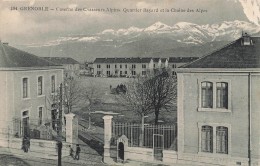 Grenoble * La Caserne Du Régiment De Chasseurs Alpins Et Chaîne Des Alpes * Militaria - Grenoble