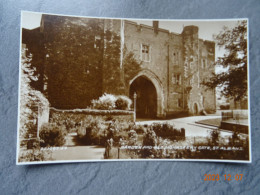 ST. ALBANS GARDEN AND OLD MONASTERY GATE - Hertfordshire