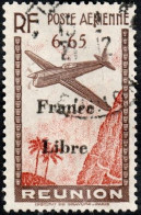 Réunion Obl. N° PA 25 - Avion Survolant L'île, Le 6f65 Surchargé France Libre - Poste Aérienne