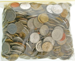 Vegyes, Magyar és Külföldi érmetétel Mintegy ~1kg Súlyban T:vegyes Mixed, Hungarian And Foreign Coin Lot (~1kg) C:mixed - Unclassified