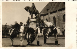 * T2/T3 1940 Kolozsvár, Cluj; Bevonulás, Koszorúzás / Entry Of The Hungarian Troops, Wreath Laying. Fotofilm Photo (fl) - Sin Clasificación