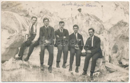 * T2/T3 1923 Marosújvár, Uioara, Ocna Mures; Ocnele De Sare / Csoportkép Sósziklákon / Salt Rocks, Group Photo (fl) - Sin Clasificación