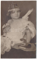 * T2/T3 Marosvásárhely, Targu Mures; Kislány Angyal Jelmezben / Girl Dressed As An Angel. Szilágyi Erzsike Fényképészeti - Ohne Zuordnung