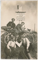 * T2 Újtohán, Tohanu Nou (Zernest, Zernyest, Zarnesti); Kirándulók Kerékpárral / Tourists With Bicycles. Photo - Non Classés