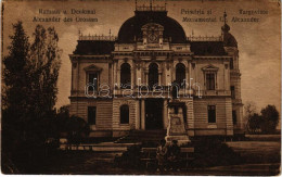 * T2/T3 Targoviste, Tergovistye, Tirgovics; Primaria Si Monumentul Gr. Alexander / Town Hall And Statue (EK) - Non Classificati