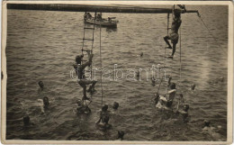 ** T2/T3 K.u.K. Kriegsmarine Matrosen / Osztrák-magyar Matrózok Fürdenek A Tengerben / Austro-Hungarian Navy Mariners Sw - Zonder Classificatie