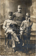 * T2/T3 1914 Osztrák-magyar Katonatisztek Karddal / WWI K.u.k. Military Officers With Swords. Photo (fa) - Non Classés