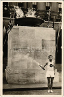 ** T2/T3 1936 Berlin, Eröffnung Der Olympischen Spiele, Der Fackelläufer Vor Dem Altar Am Schloss / 1936. évi Nyári Olim - Unclassified