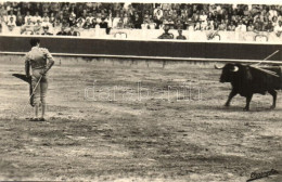 ** T1 Challenging From Distance With The Folden Cloth, Bullfight, Chapresto Fotografica - Sin Clasificación