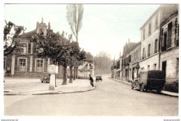 CPA - 78 - ORGEVAL - Mairie ( Administration ) - Borne Michelin - Automobiles - Orgeval