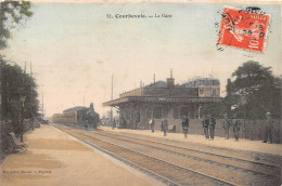 Courbevoie       92           Intérieur De La Gare.  Train.  N°31  (Voir Scan) - Courbevoie