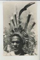 OCÉANIE - PAPOUASIE - NOUVELLE GUINÉE - ETHNIQUES ET CULTURES - Portrait Homme Avec Coiffe Composée De Plumes - Papouasie-Nouvelle-Guinée