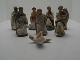 8 Tres Anciennes Figurines Personnages Pour Crèche En Platre - Nacimientos - Pesebres