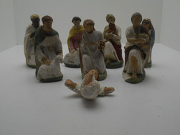 8 Tres Anciennes Figurines Personnages Pour Crèche En Platre - Weihnachtskrippen