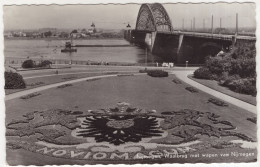 Nijmegen, Waalbrug Met Wapen Van Nijmegen - (Nederland/Holland) - 1957 - Bloementapijt - Nijmegen