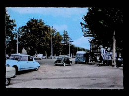 JC, Cp, Automobiles, Citroen DS, Camionnette HY, Renault 4 Cv..., 34, PEZENAS, La Place Du 14 Juillet, Voyagée 1966 - Voitures De Tourisme