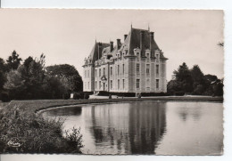 Carte Postale Environs De Thénezay - Le Château Du Porteau Et Sa Pièce D'eau - Thenezay