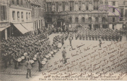 (60) NOYON. Revue Passée Par Le Roi D'Italie Et Mr Poincaré .Place De L'Hôtel De Ville . Septembre 1917 - Noyon