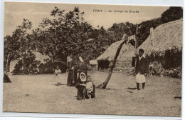 FIDJI DRAIBA   Soeurs Et Indigènes Place Du Village    1930    D16 2019  - Fidschi