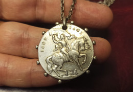 COLLIER CHAINE 10 Gr. ARGENT JEANNE D'ARC Et Autre METAL Pour La Médaille 11 Gr - Collane/Catenine