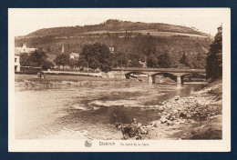 Luxembourg. Diekirch. Le Pont Sur La Sûre ( Construit En 1842). Lavandière Et Son Fils Au Bord De La Sûre. - Diekirch