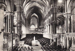 AK 185731 ENGLAND - Canterbury - Cathedral - The Choir Looking West - Canterbury