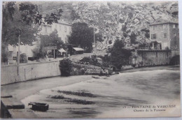 FONTAINE De VAUCLUSE - Chemin De La Fontaine - CPA Dos Simple - Piolenc