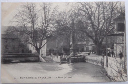 FONTAINE De VAUCLUSE - La Place (2e Vue) - CPA Dos Simple - Piolenc