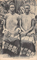 ¤¤   -  NIGERIA   -  Deux Fiancées En Costumes De Mariage   -  Missions Des Pères Du Saint-Esprit   -   ¤¤ - Nigeria