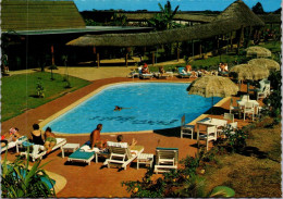 11-12-2023 (1 W 52) Fiji - Travelodge Hotel Swimming Poool At Nadi Airport - Zwemmen