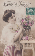 1908-cachet Ambulant " DOULLENS à ARRAS ".date 24 Janv Sur CPA Femme Avec Fleurs Et Jolie Robe "Gage D'Amour"-ORVILLE-62 - Railway Post