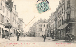 Compiègne * La Rue De L'hôtel De Ville * Commerce Magasin DECELLE - Compiegne