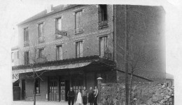 Groupe Devant Un Café Restaurant, Animée -  A IDENTIFIER - Restaurants