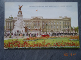 VICTORIA MEMORIAL AND BUCKINGHAM  PALACE - Buckingham Palace