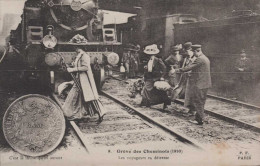 Grève Des Cheminots De L'Ouest -Etat 1910 Les Voyageurs En Détresse - Sciopero